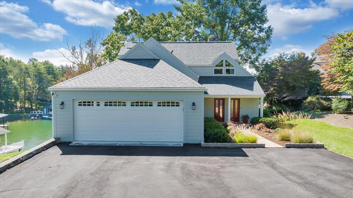 109 Hillview DR