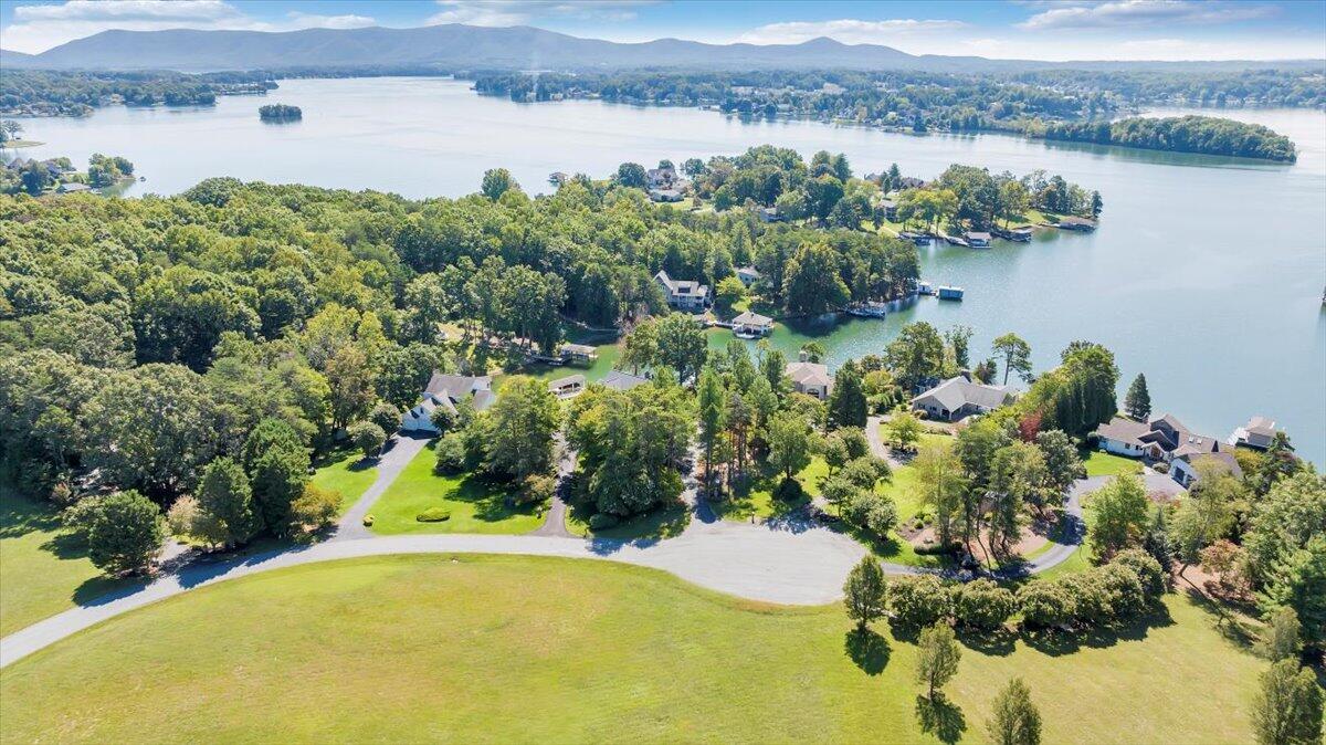 109 Hillview DR