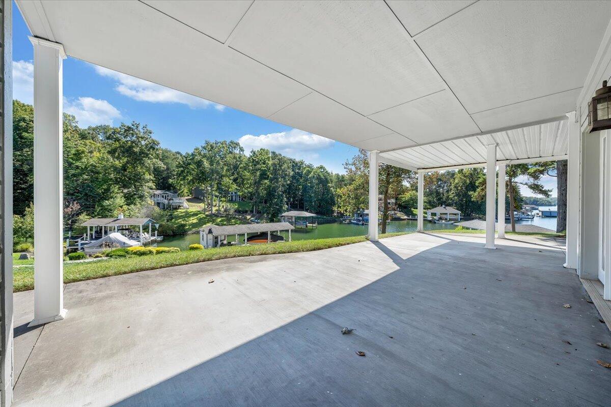 109 Hillview DR