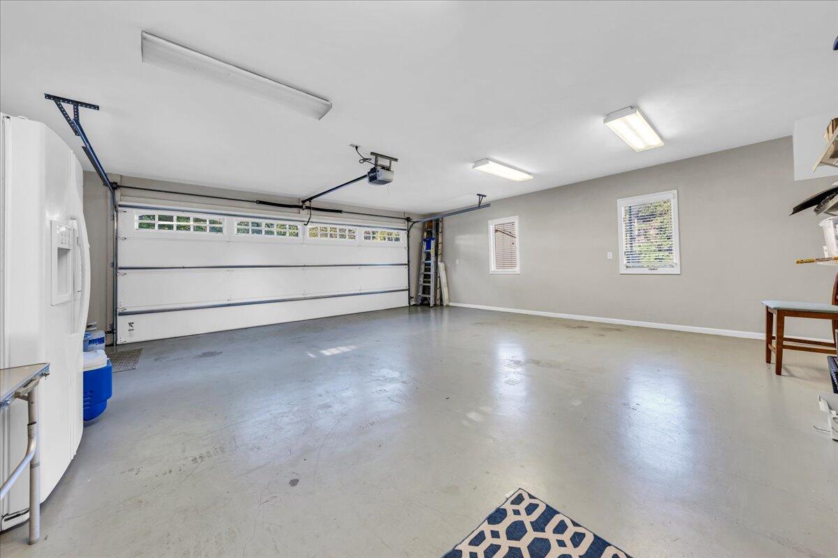 109 Hillview DR