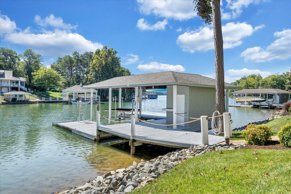 109 Hillview DR