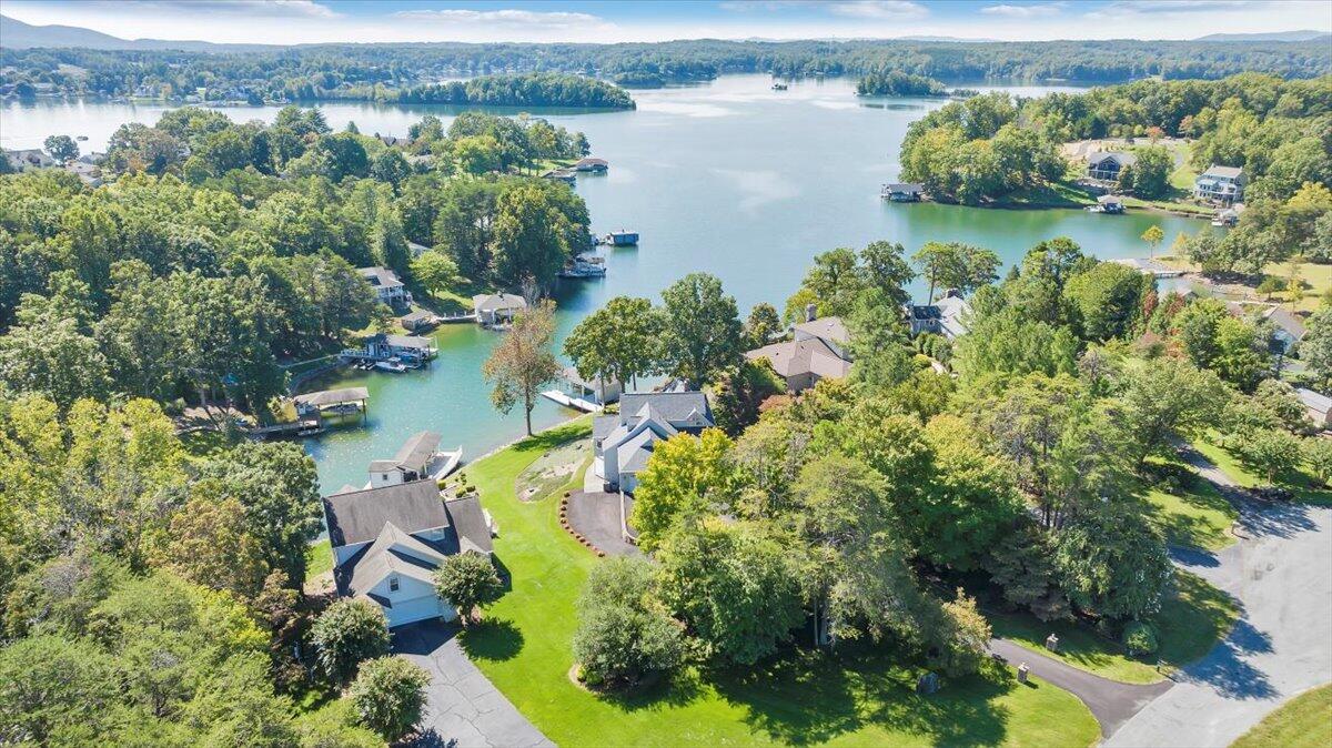 109 Hillview DR