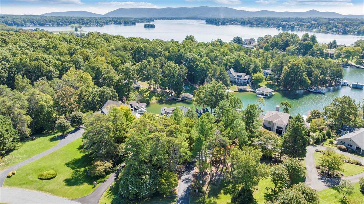 109 Hillview DR