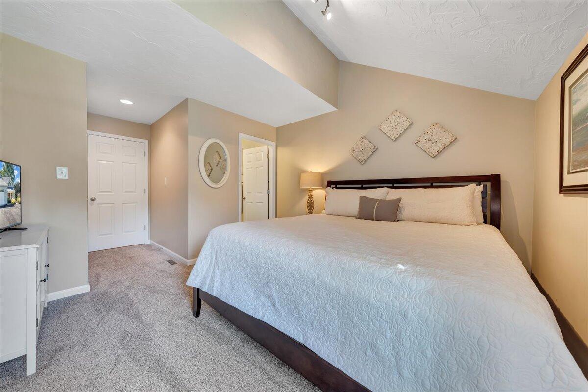109 Hillview DR