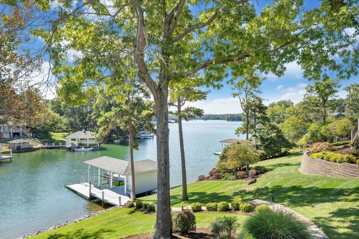 109 Hillview DR