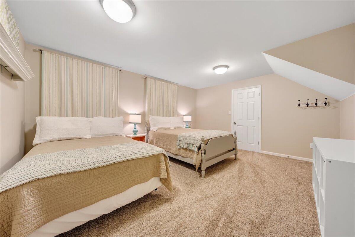 109 Hillview DR