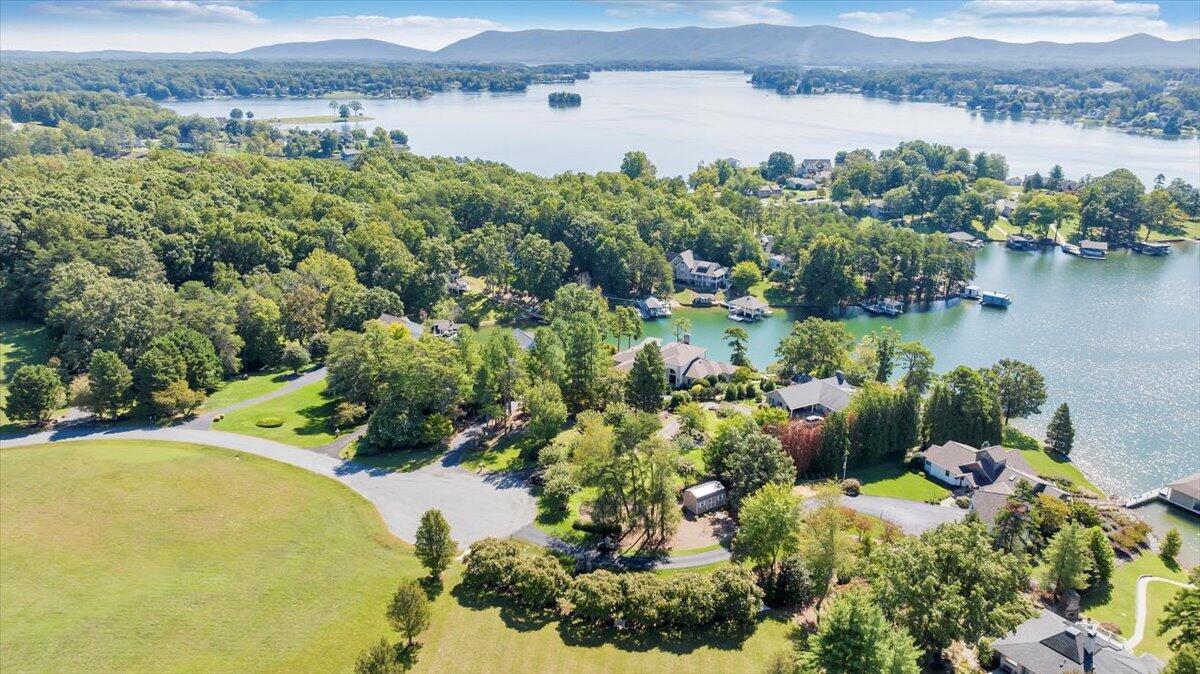 109 Hillview DR