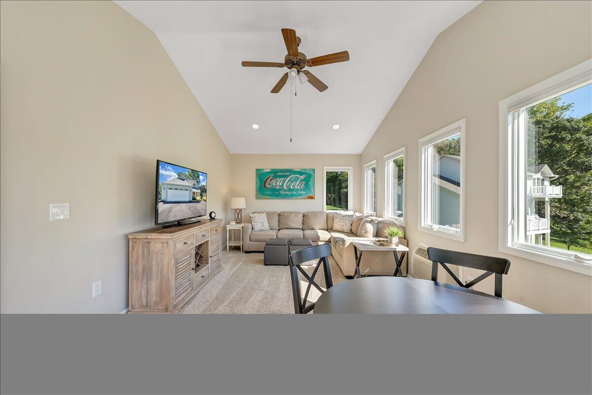 109 Hillview DR