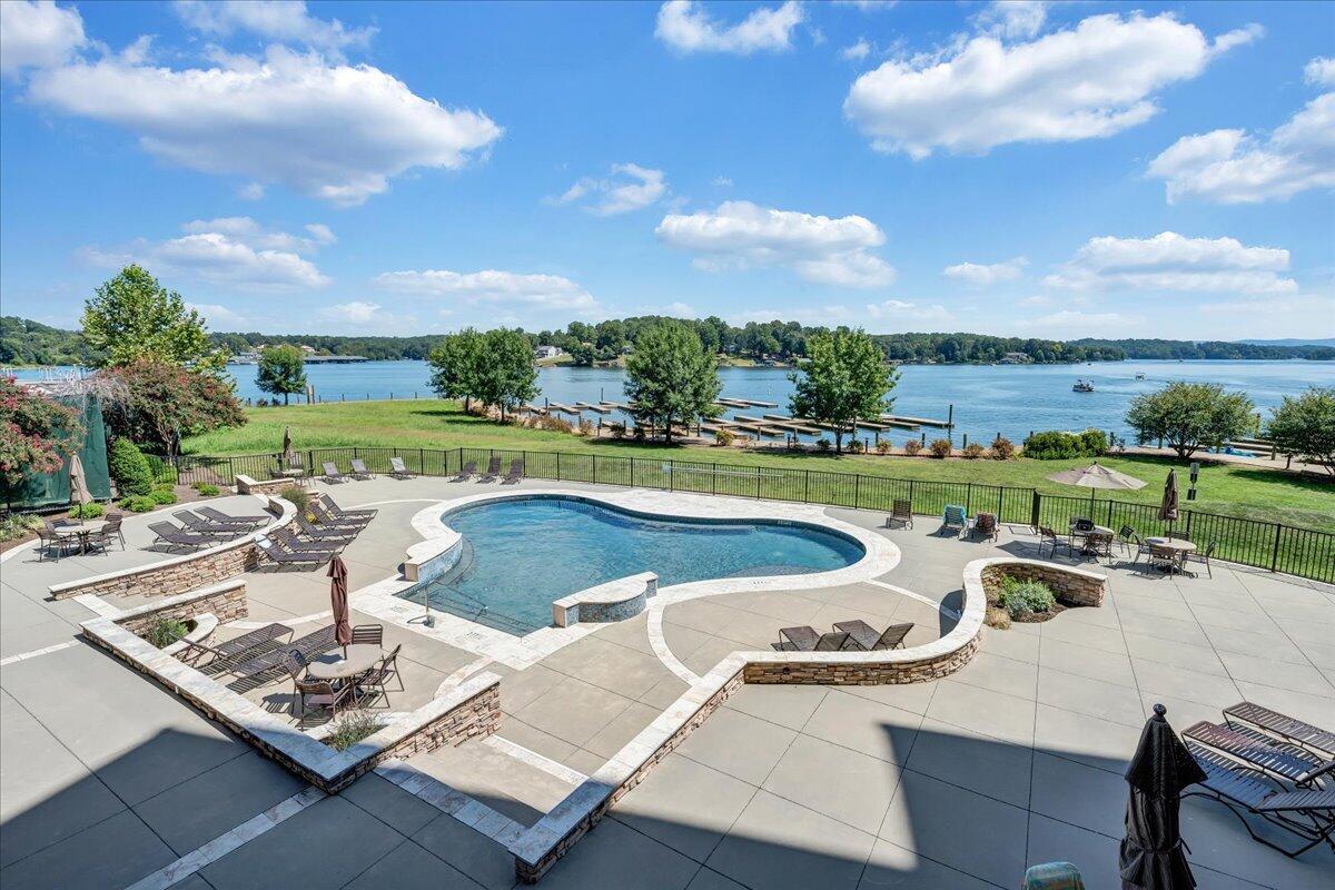 100 Bridgewater Pointe PL Unit: 602