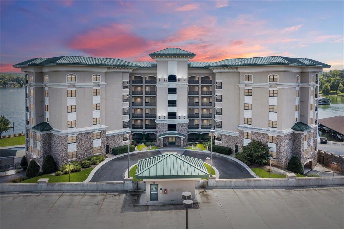 100 Bridgewater Pointe PL Unit: 602