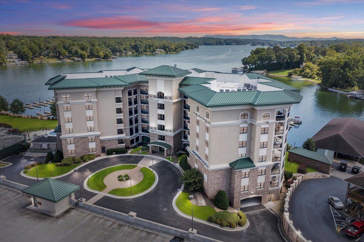 100 Bridgewater Pointe PL Unit: 602