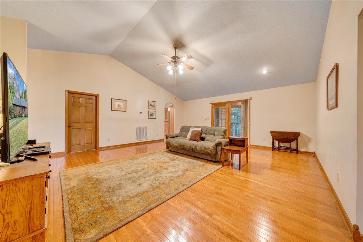 30 Rhonda DR