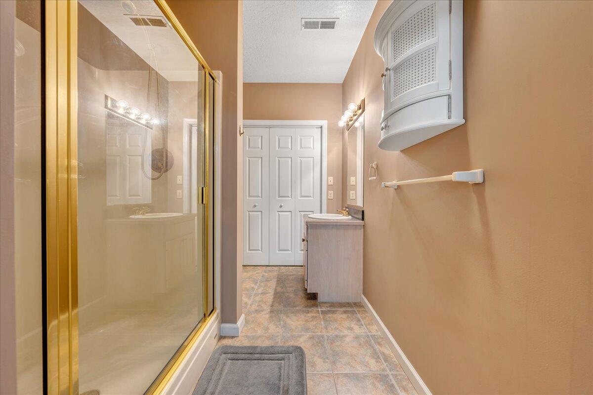 30 Rhonda DR