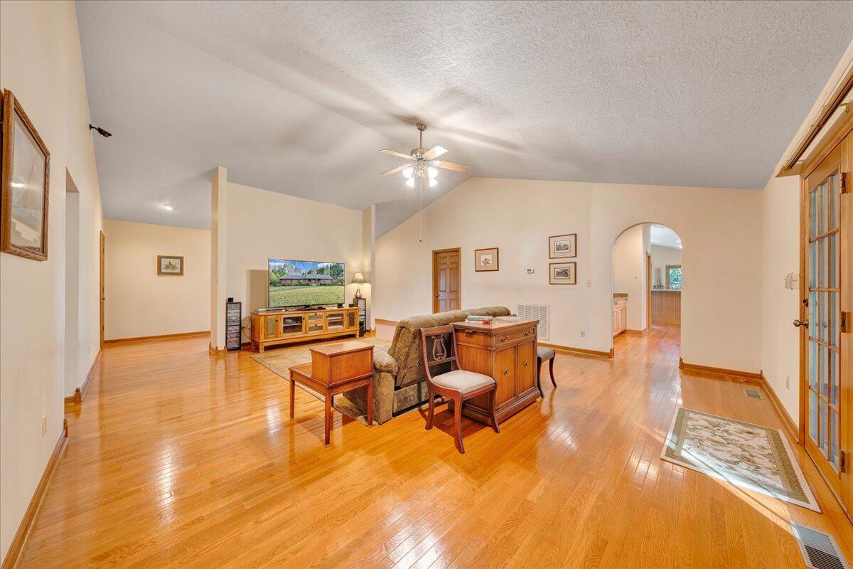 30 Rhonda DR