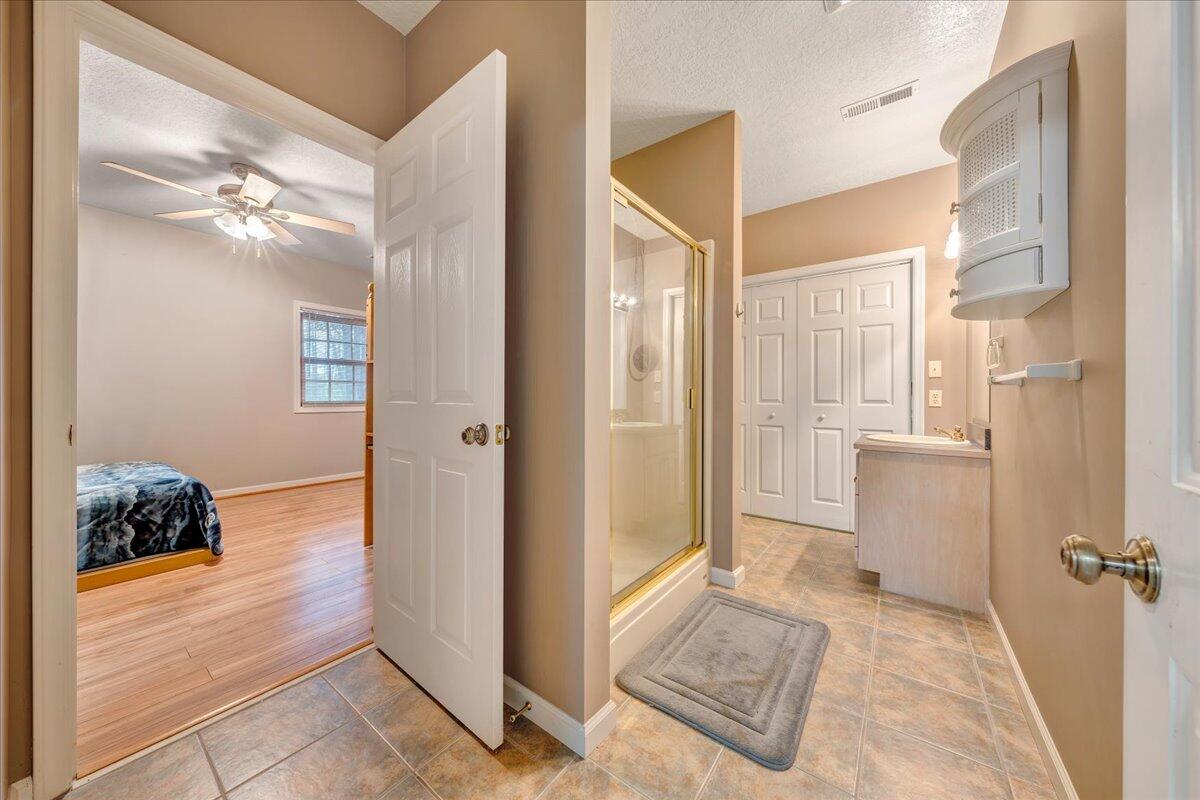 30 Rhonda DR