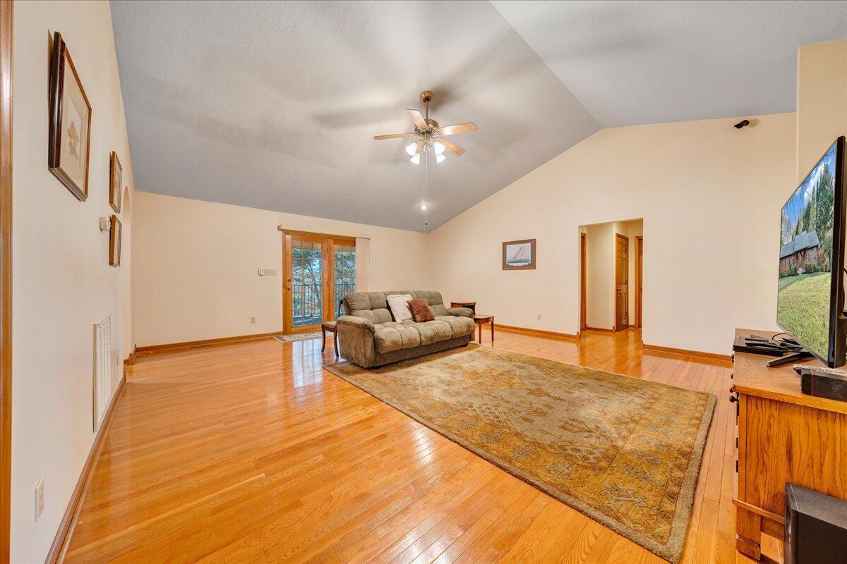 30 Rhonda DR
