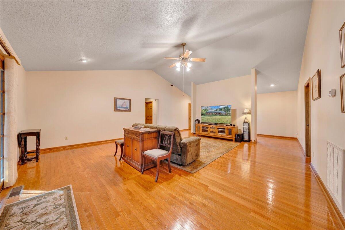 30 Rhonda DR