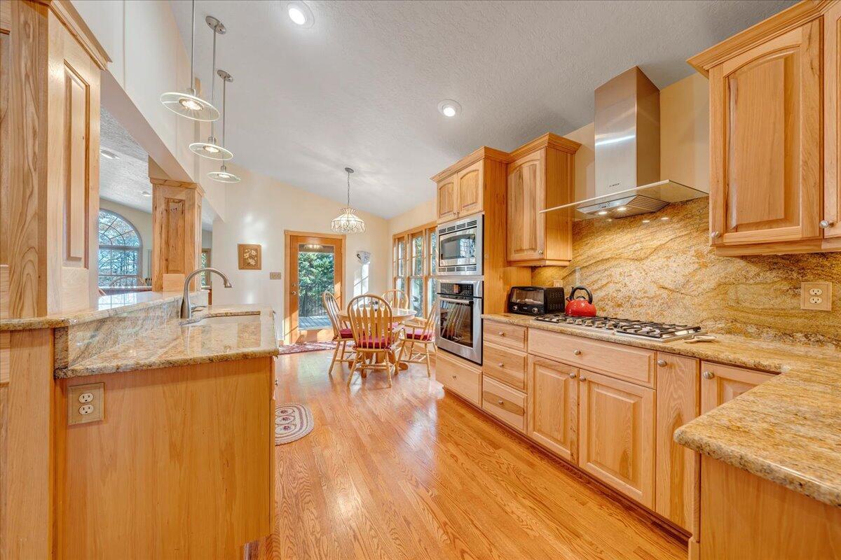30 Rhonda DR