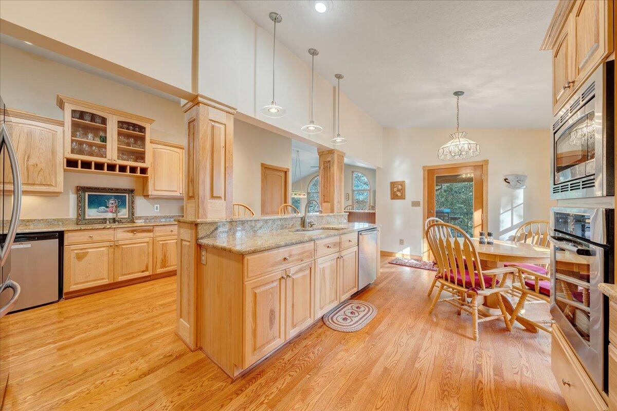 30 Rhonda DR