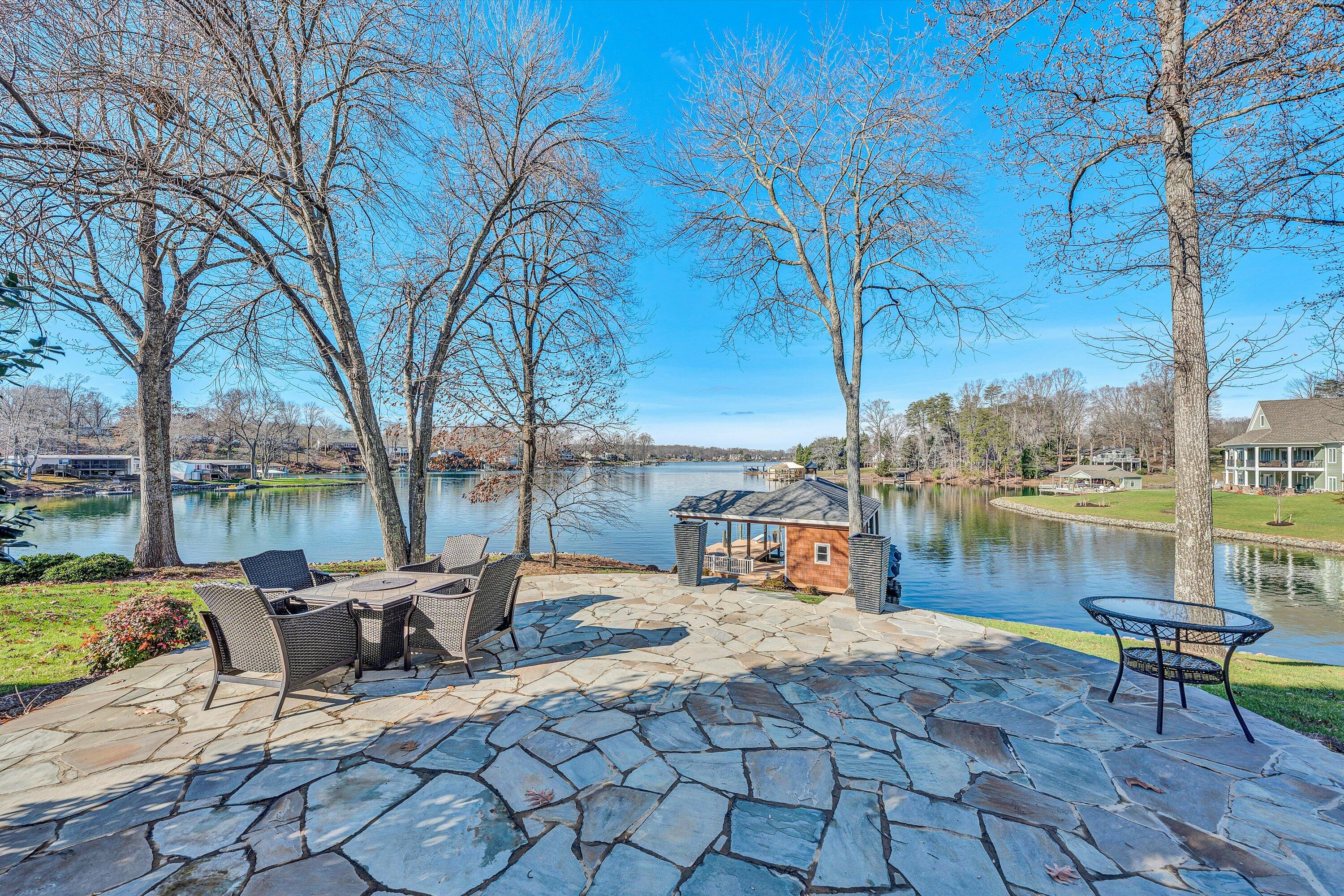 332 Fingerlake RD