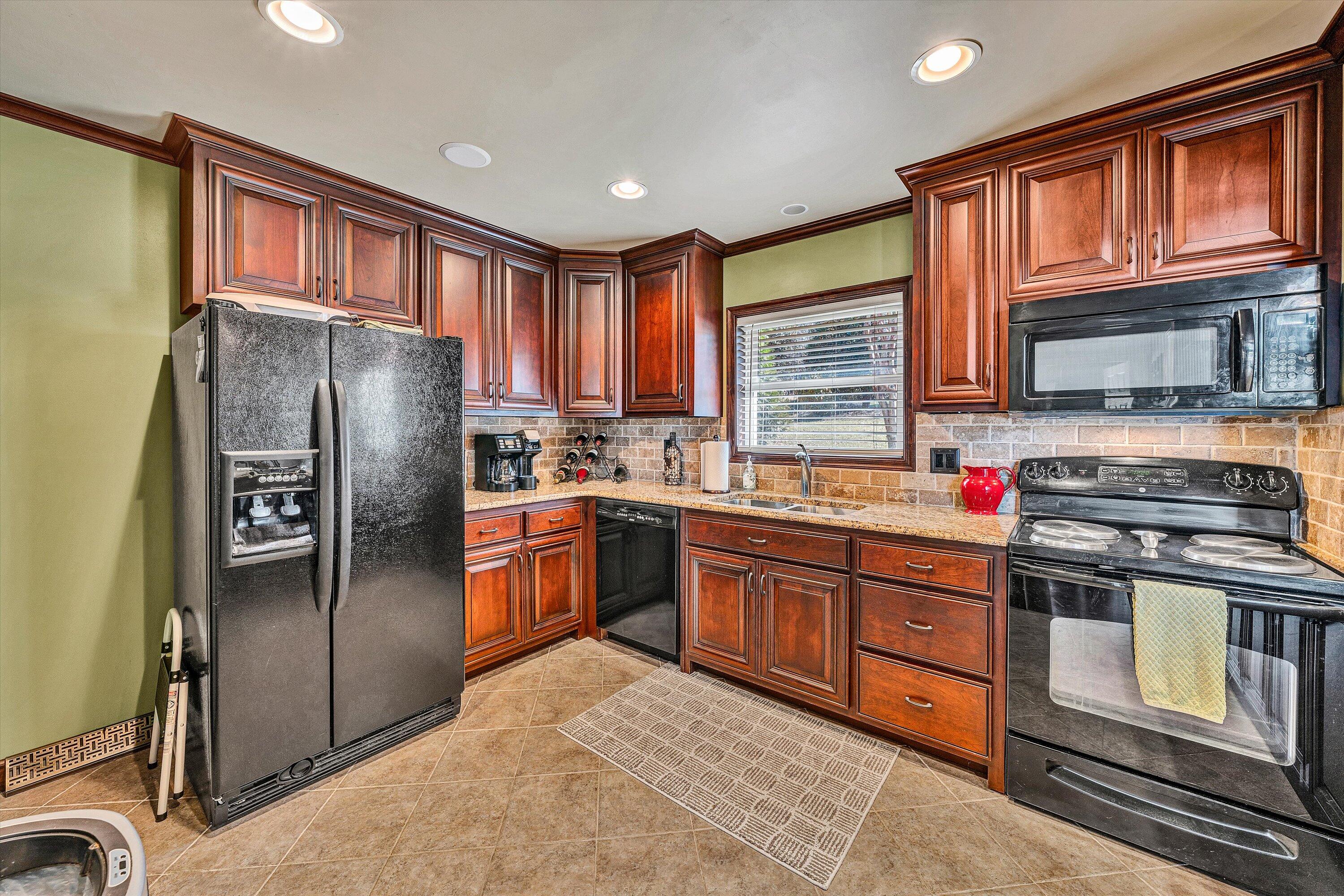 332 Fingerlake RD