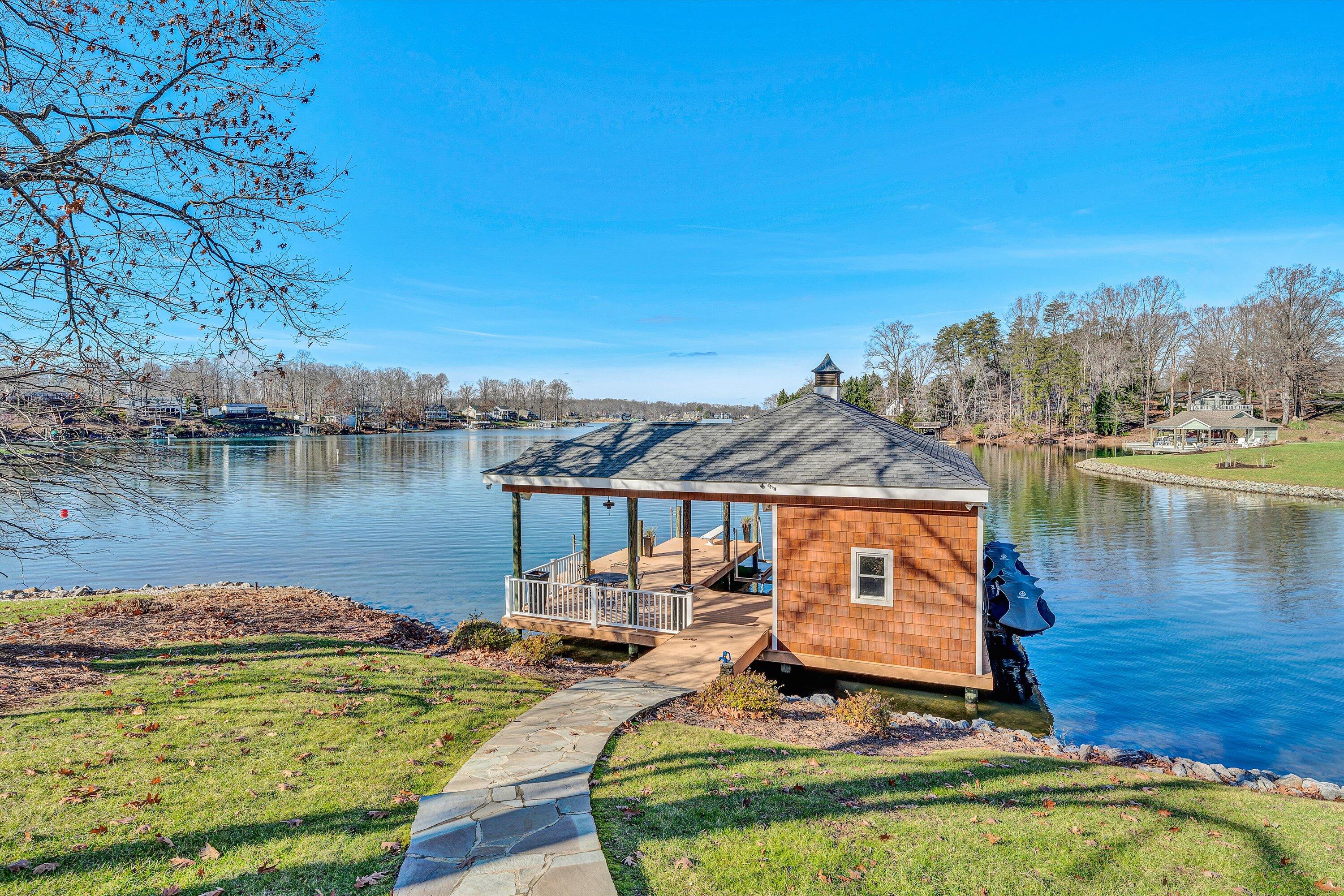 332 Fingerlake RD