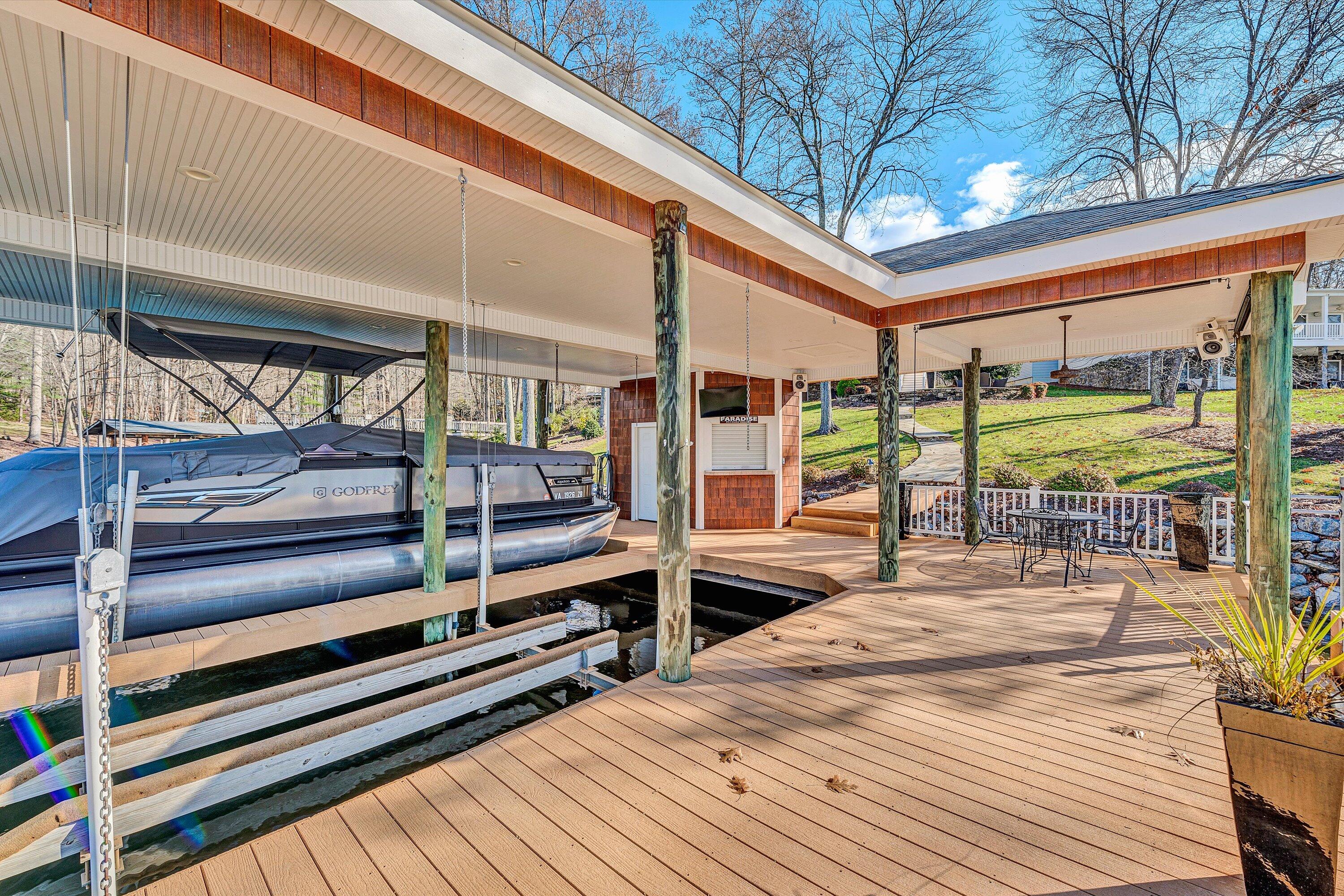 332 Fingerlake RD