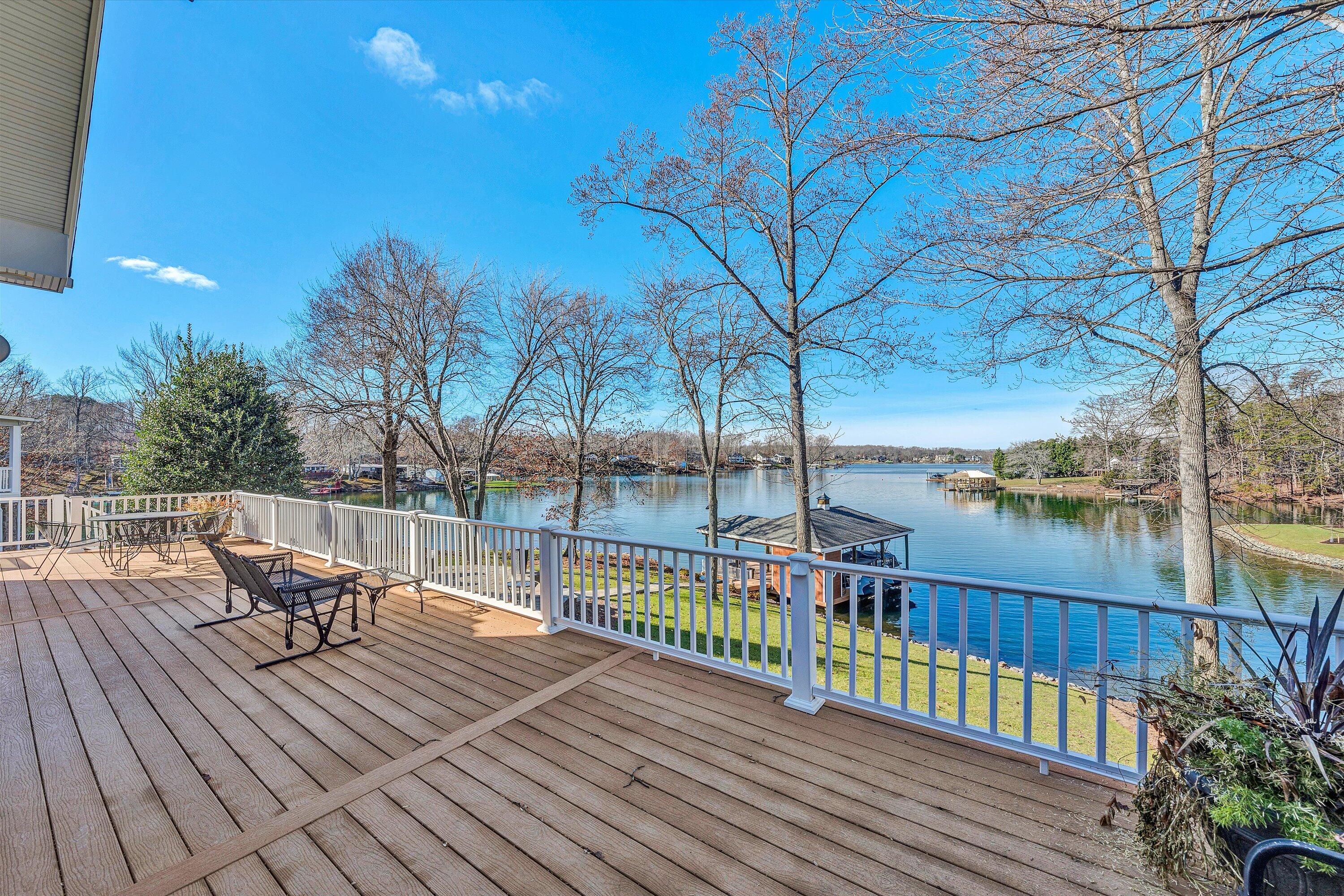 332 Fingerlake RD