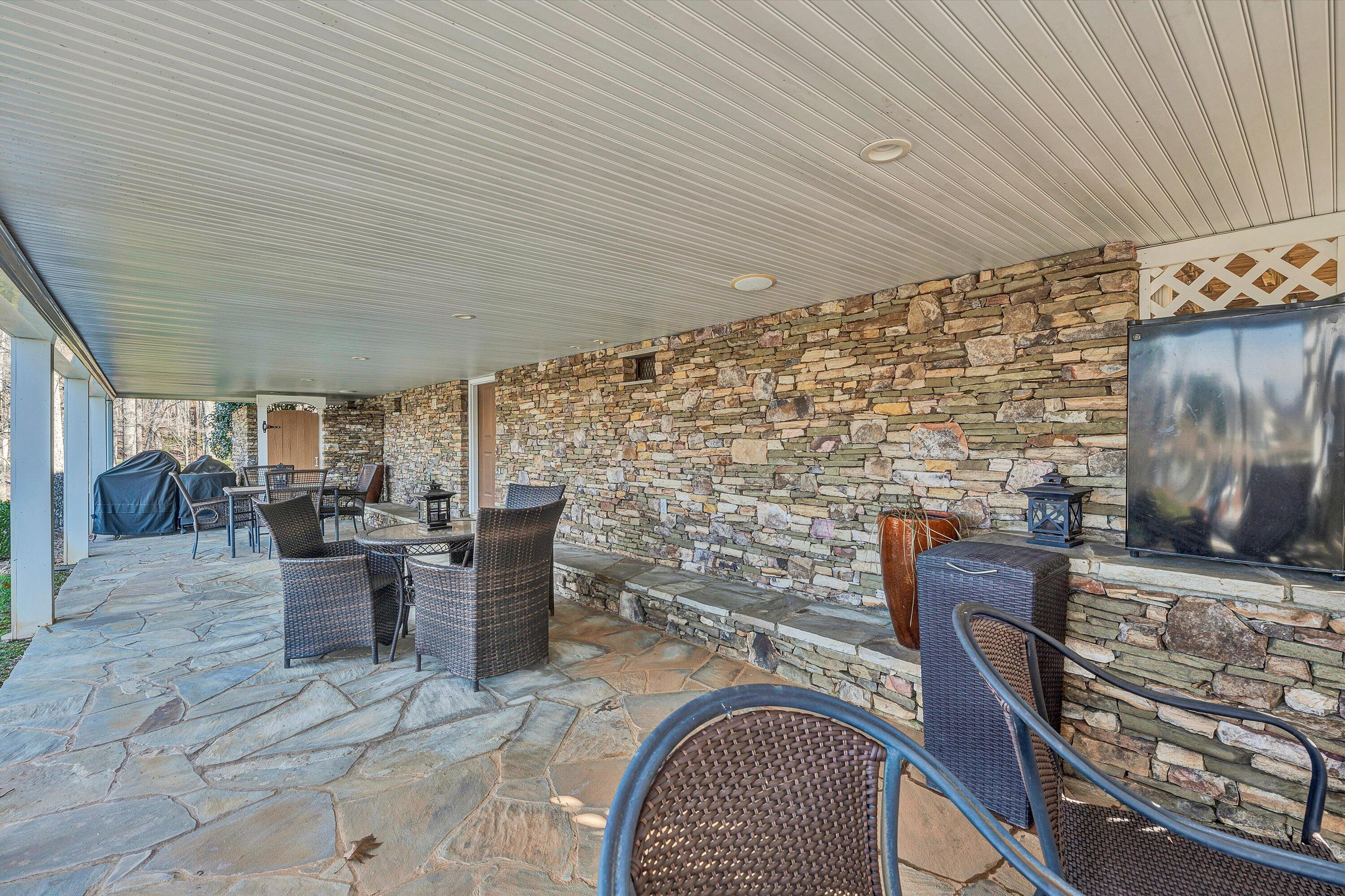 332 Fingerlake RD