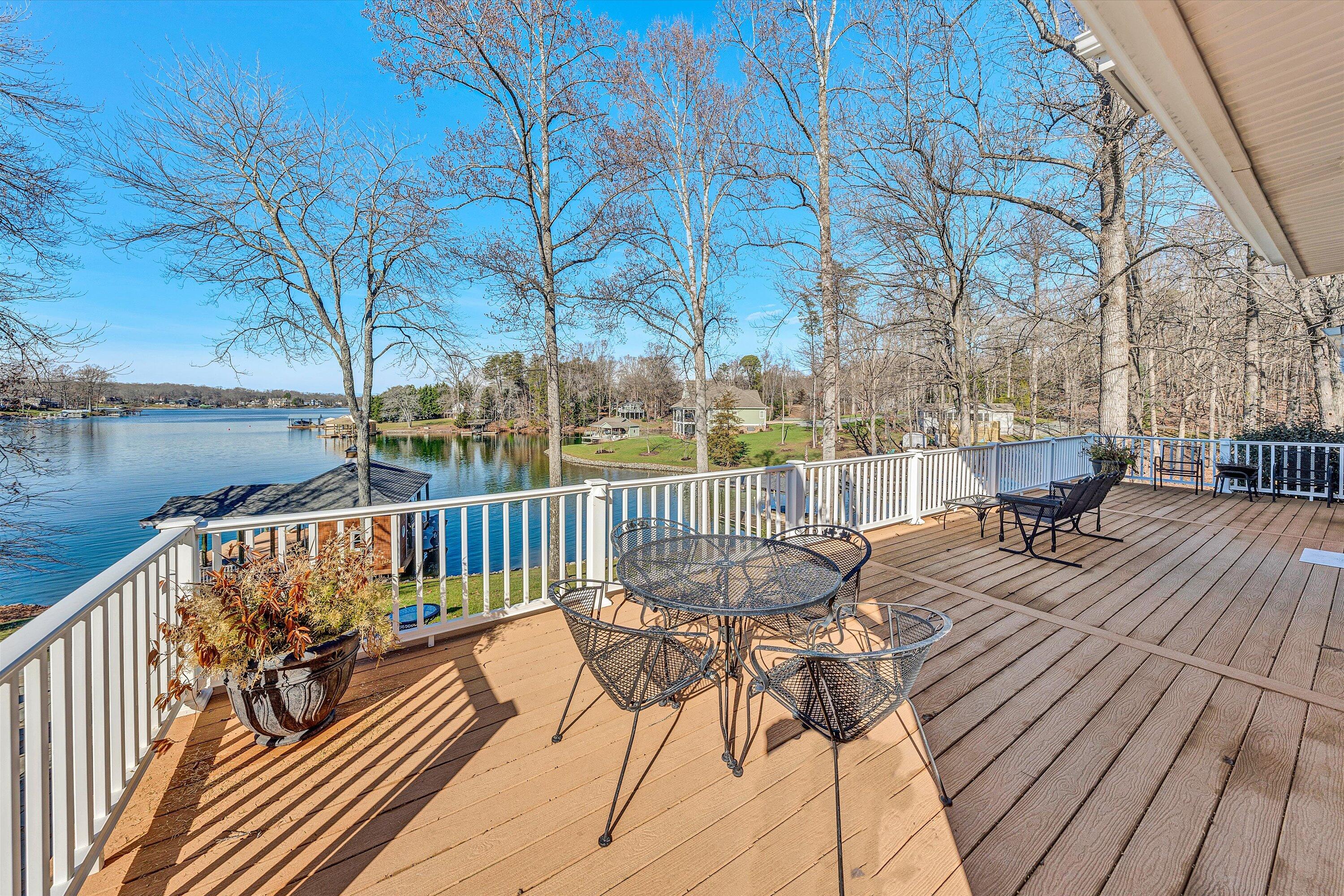 332 Fingerlake RD