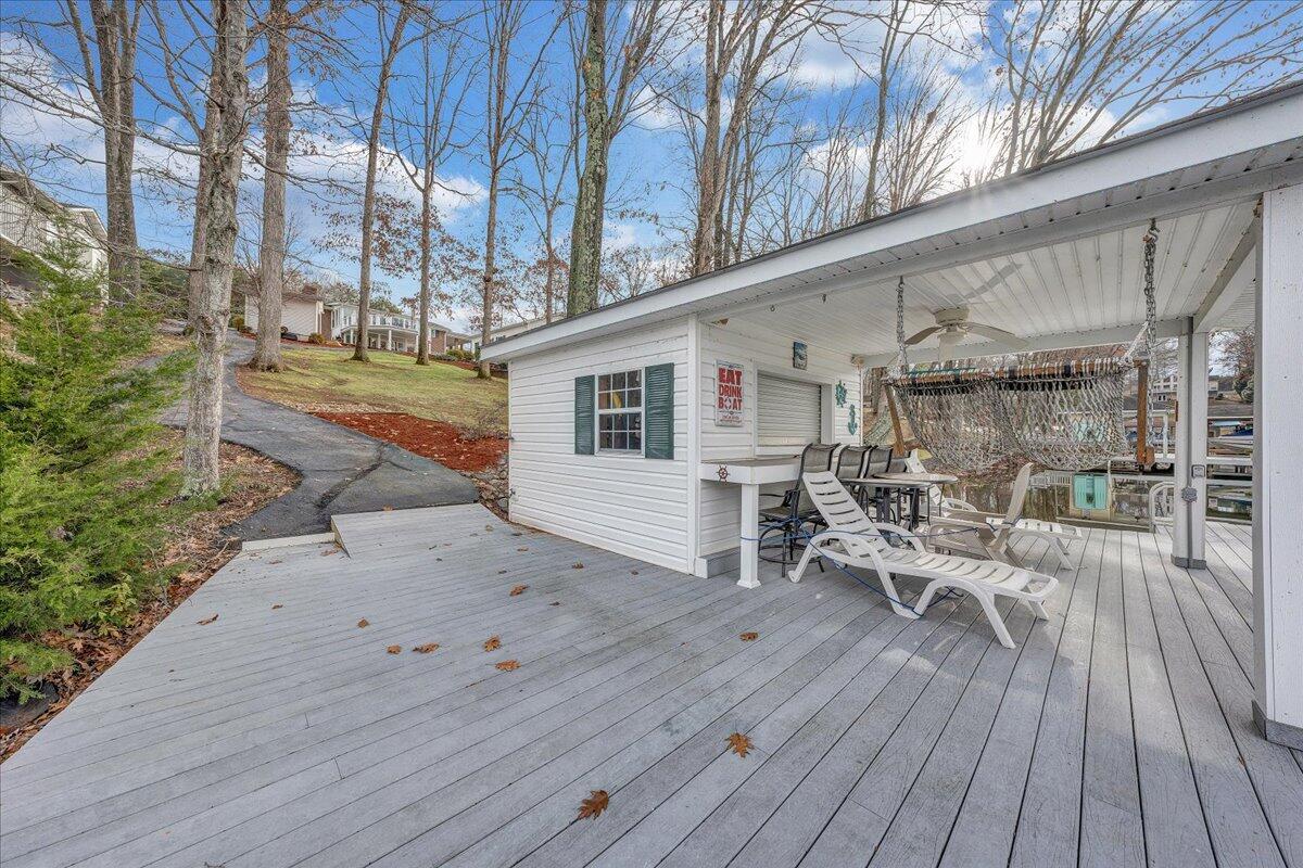 125 Douglas DR