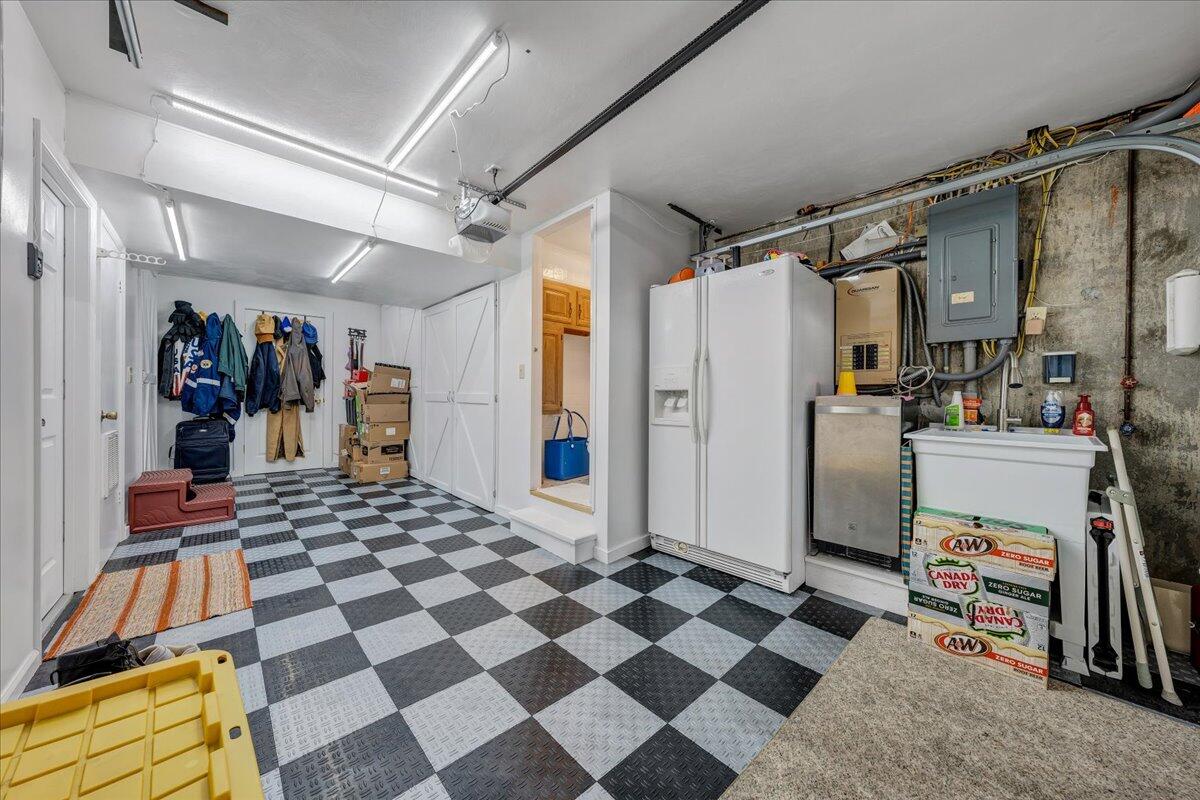 125 Douglas DR