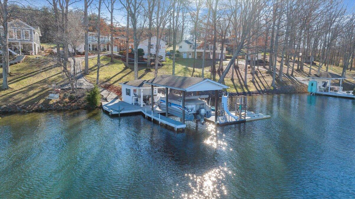 125 Douglas DR
