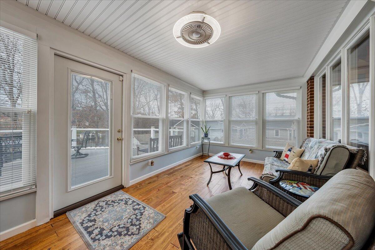 125 Douglas DR