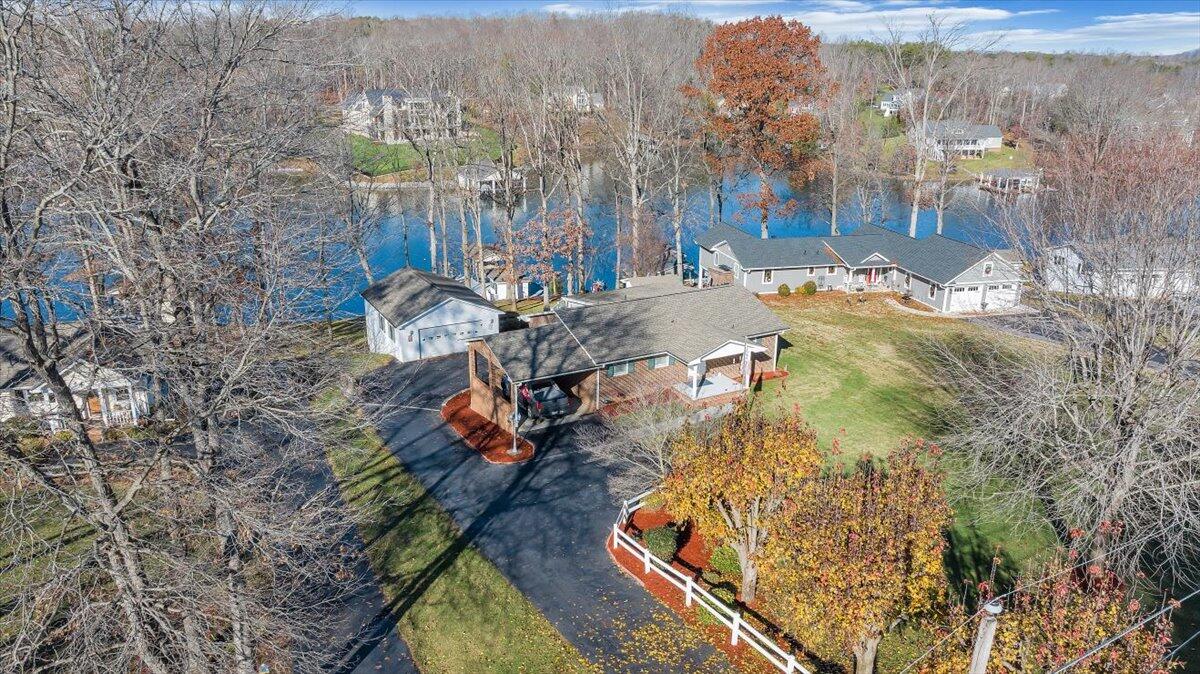 125 Douglas DR