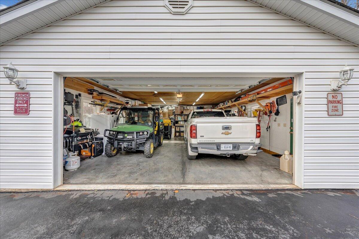 125 Douglas DR