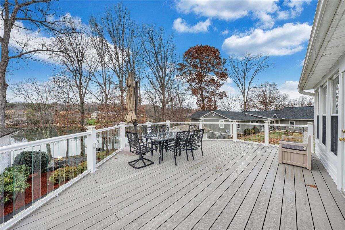 125 Douglas DR