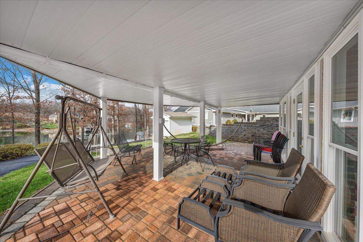 125 Douglas DR