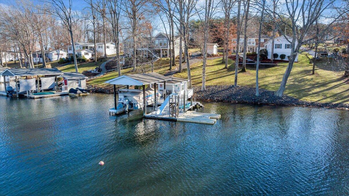 125 Douglas DR