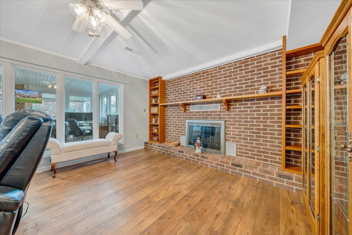 125 Douglas DR
