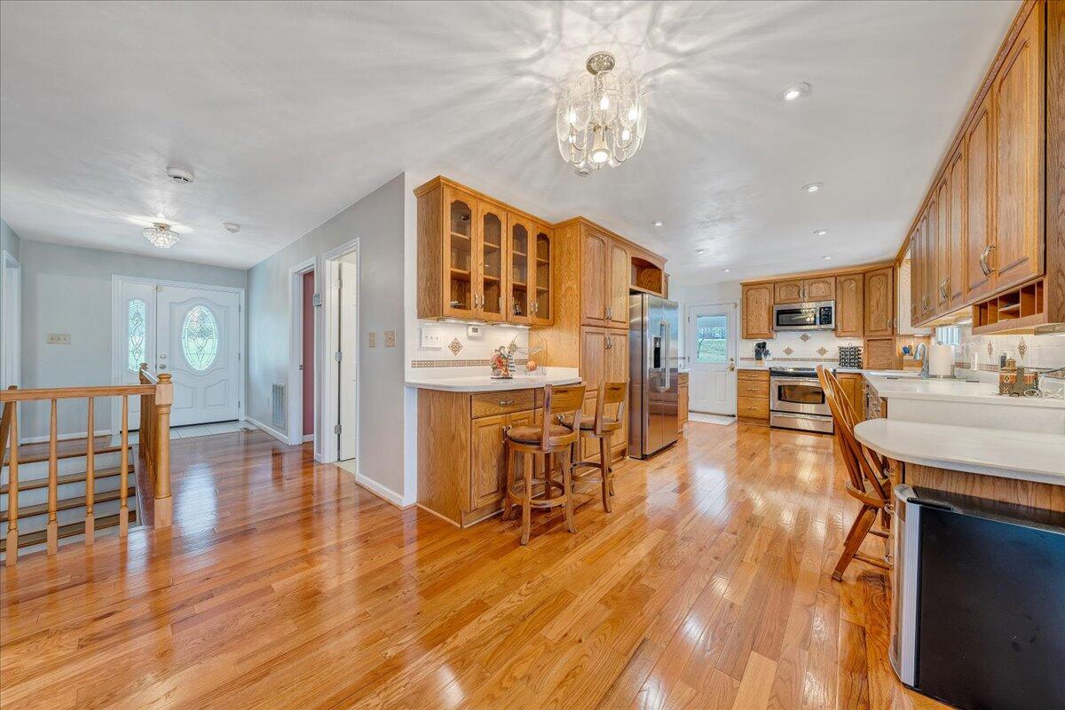 125 Douglas DR