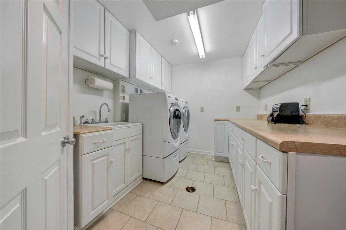 125 Douglas DR