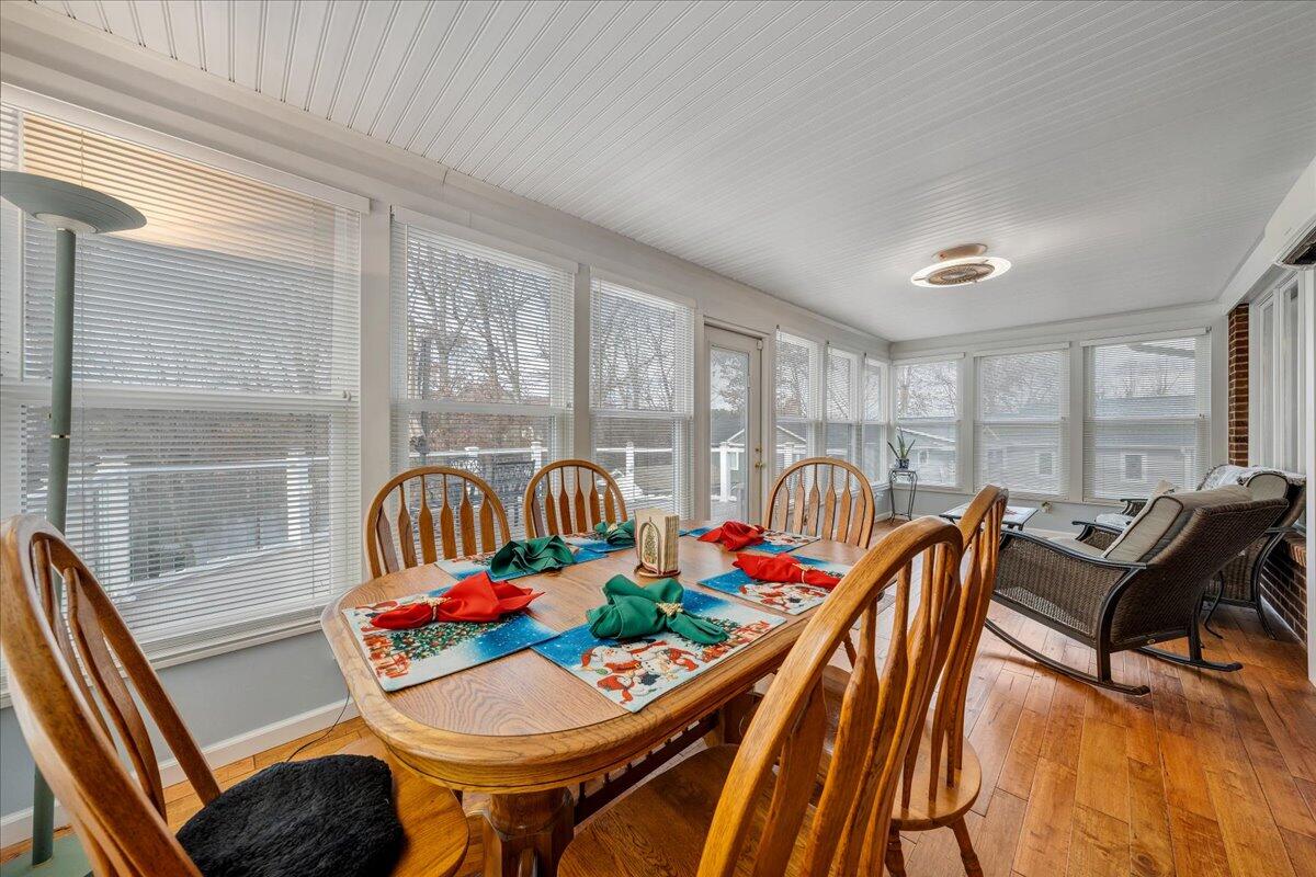 125 Douglas DR