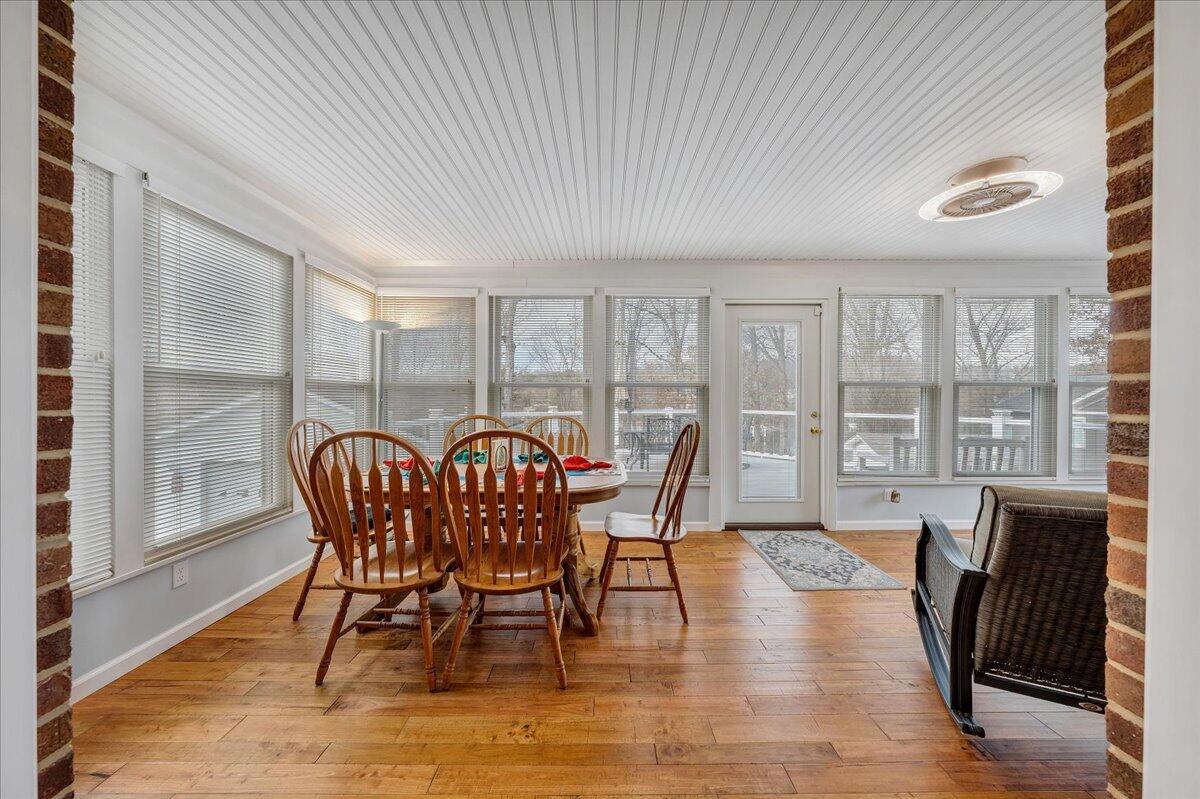 125 Douglas DR