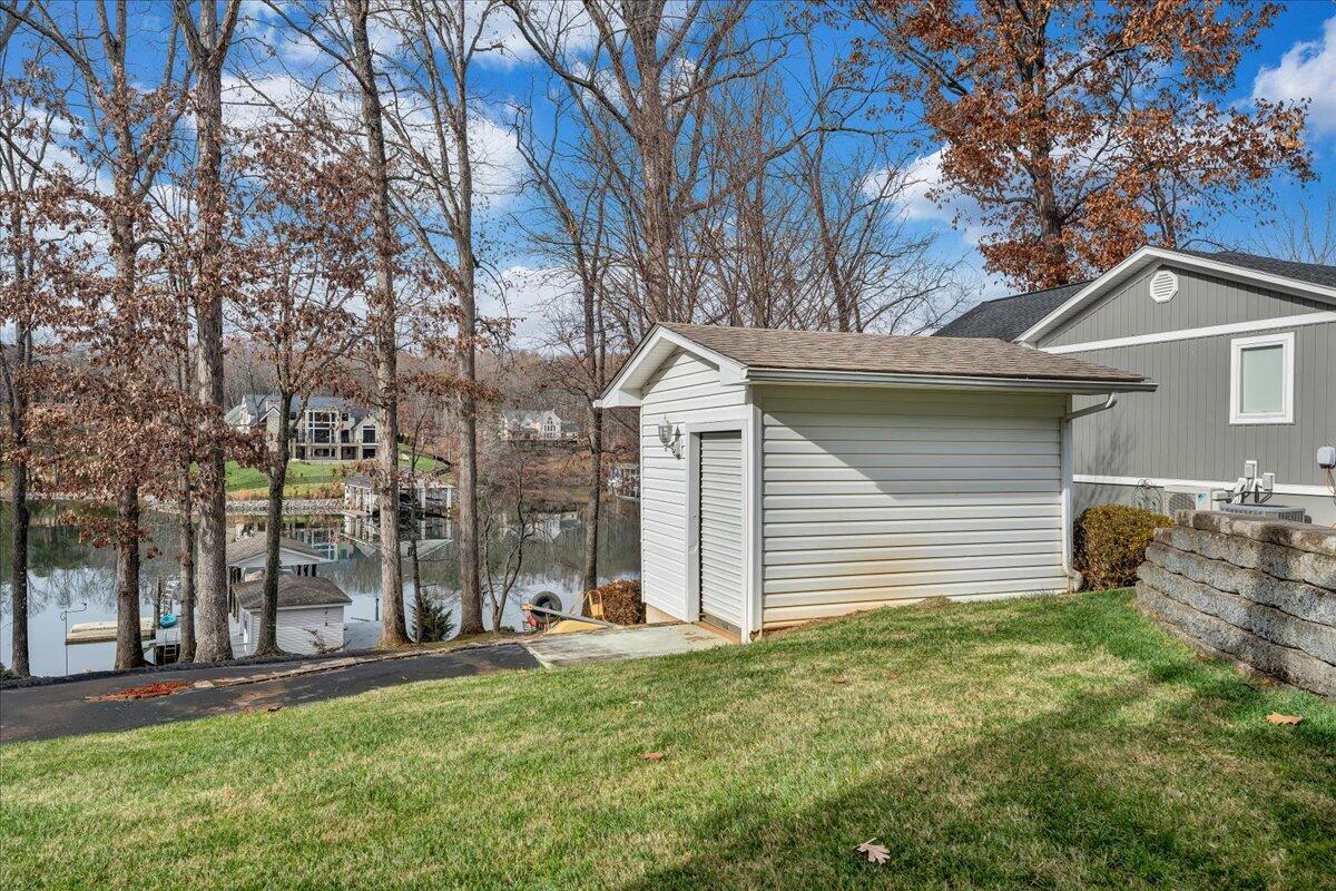 125 Douglas DR