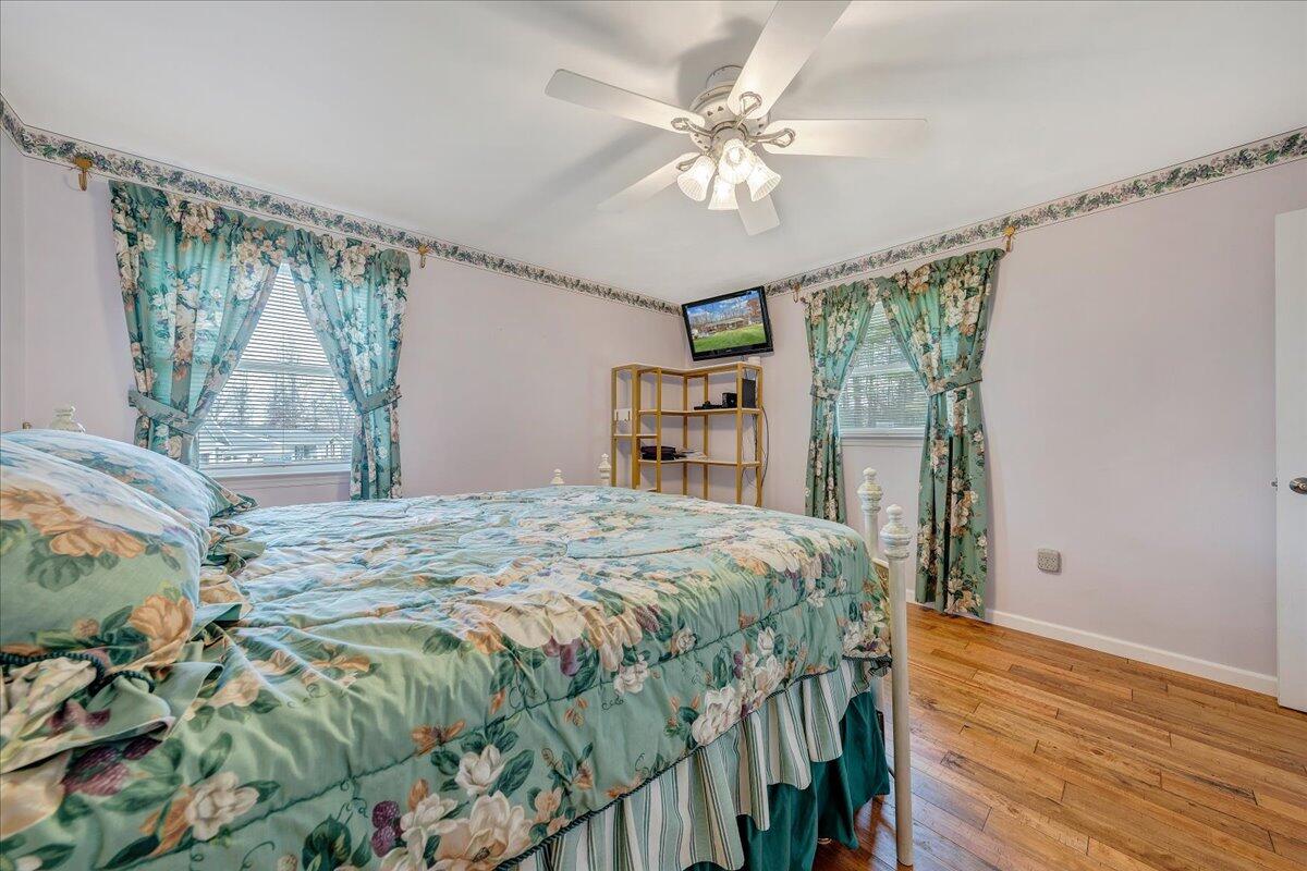 125 Douglas DR