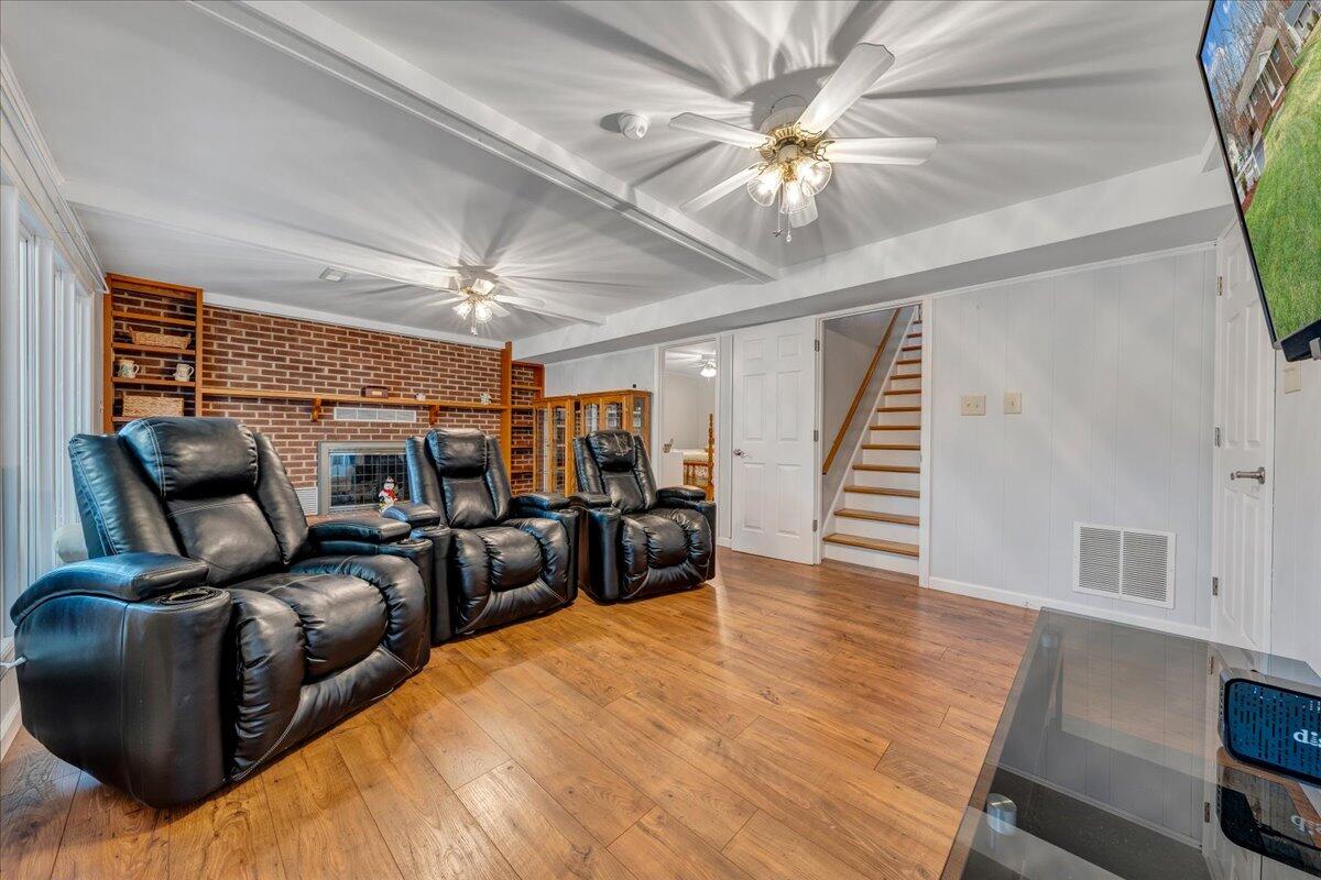 125 Douglas DR