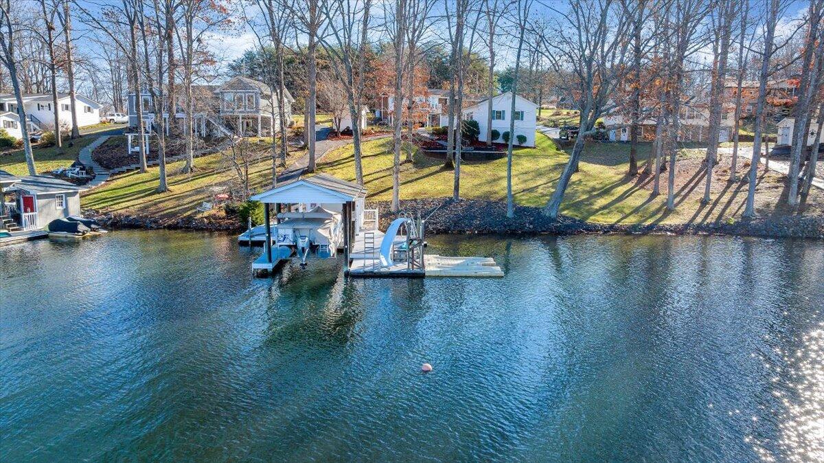 125 Douglas DR