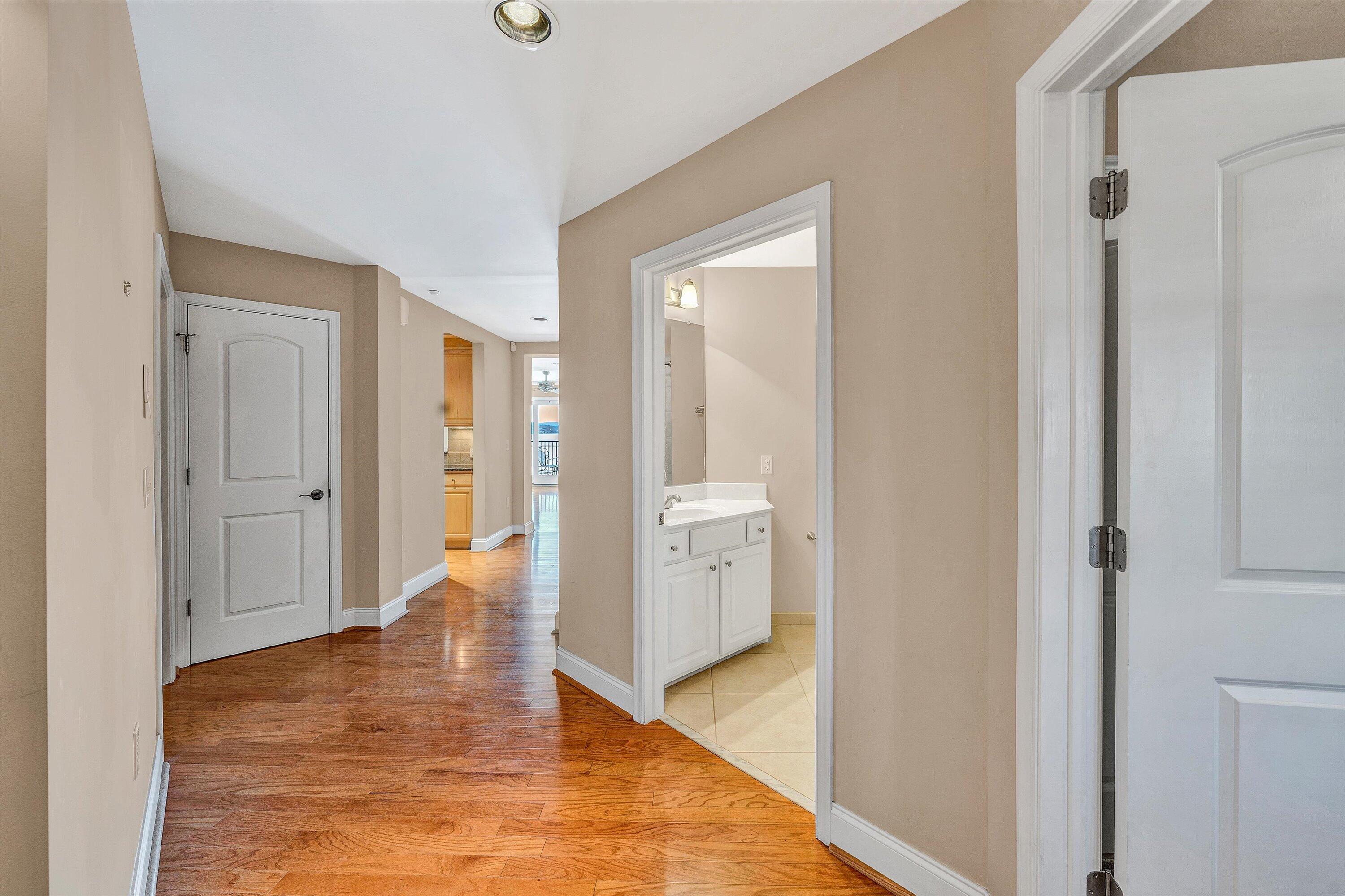100 Bridgewater Pointe PL Unit: 106