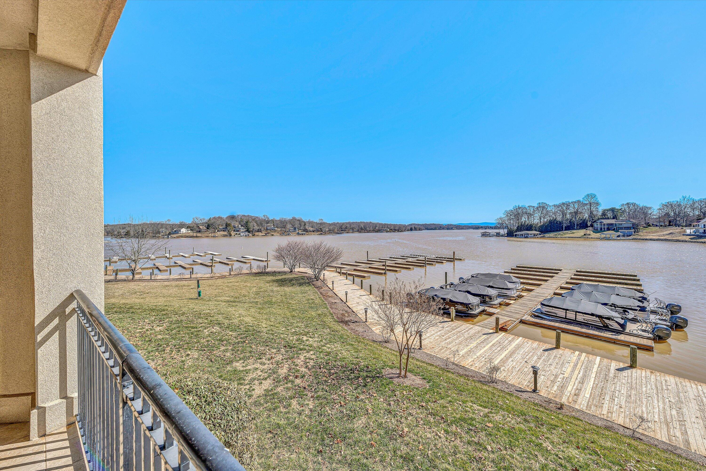 100 Bridgewater Pointe PL Unit: 106